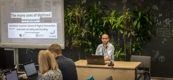 Lecture "The many uses of digitized newspapers" by Clemens Neudecker
